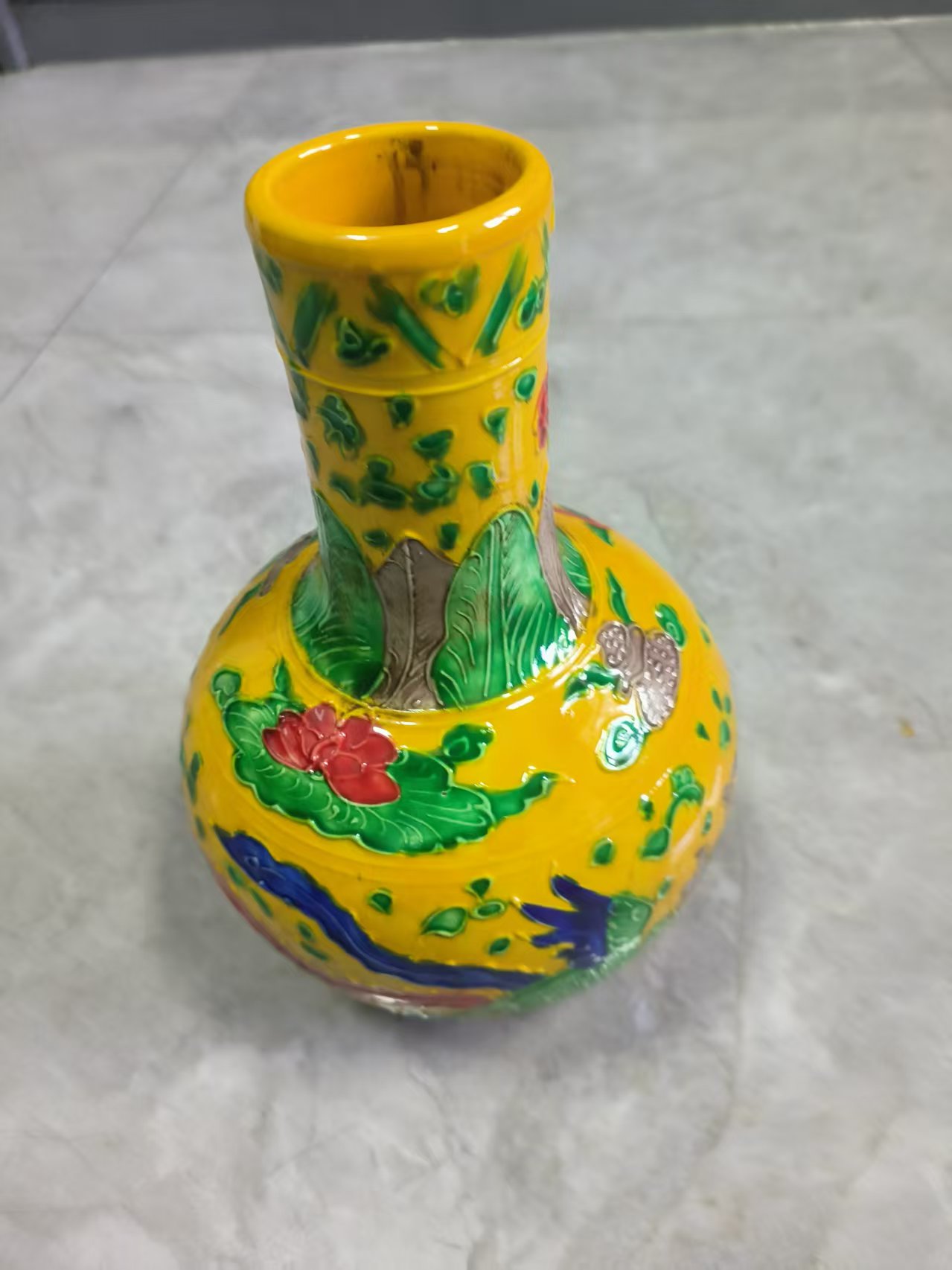 弘治年制《黄地珐华浮雕龙纹瓶》-嘉诚艺术