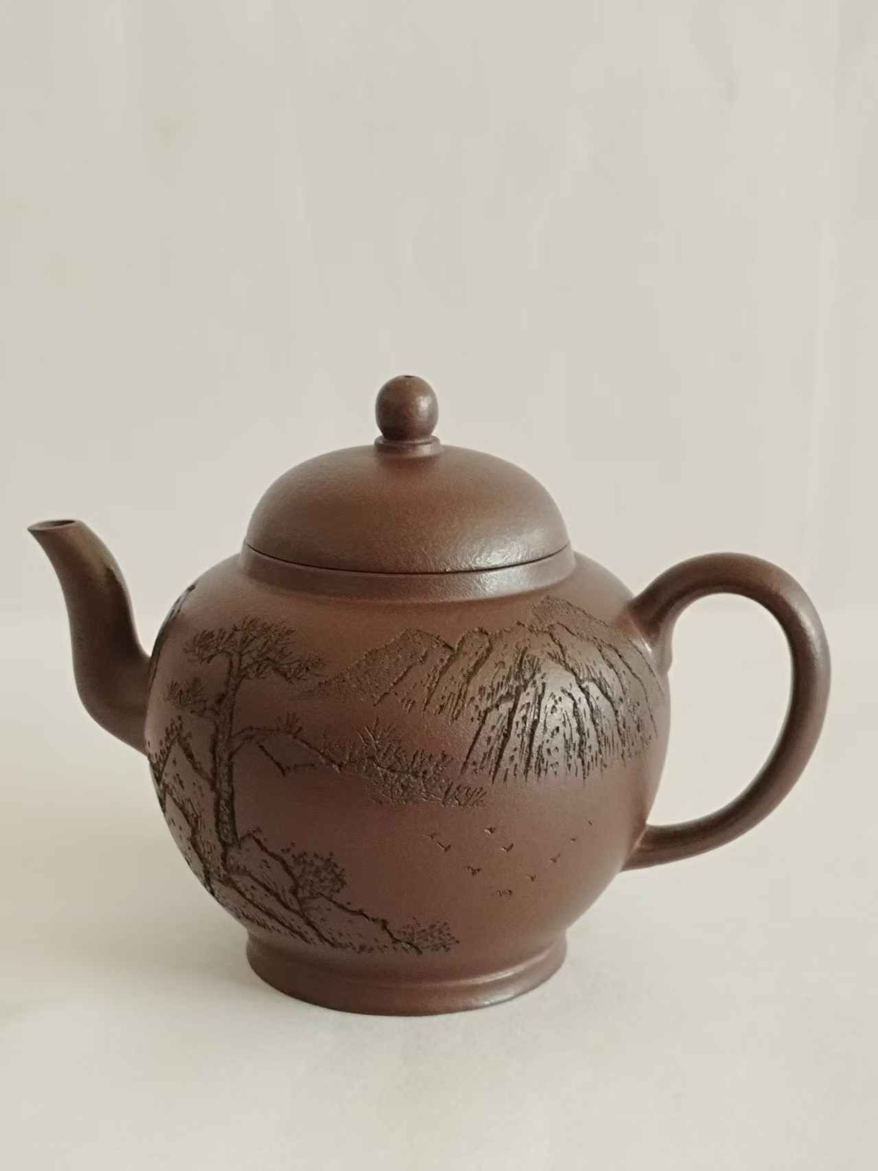 李维开《青松迎客宫灯紫砂壶》-嘉诚艺术