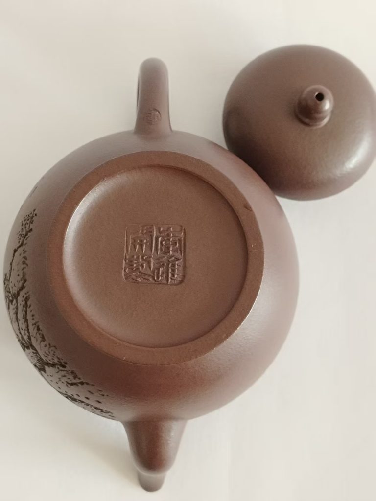 图片[3]-李维开《青松迎客宫灯紫砂壶》-嘉诚艺术