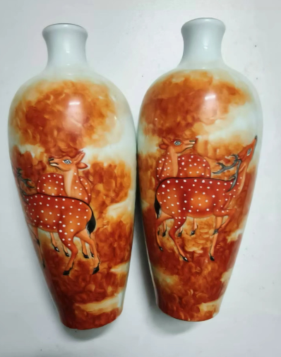 乾隆年制《矾红双鹿瓶》一对-嘉诚艺术