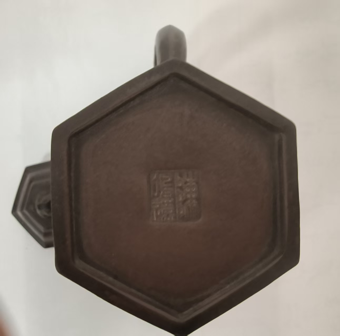 陈鸣远《梅兰竹菊六方紫砂壶》