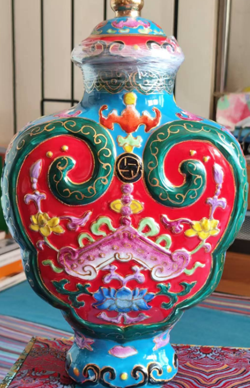 乾隆年制《珐琅彩如意宝相花盖瓶》-嘉诚艺术
