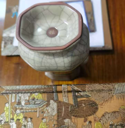 许华圣《八方贯耳壶》哥窑