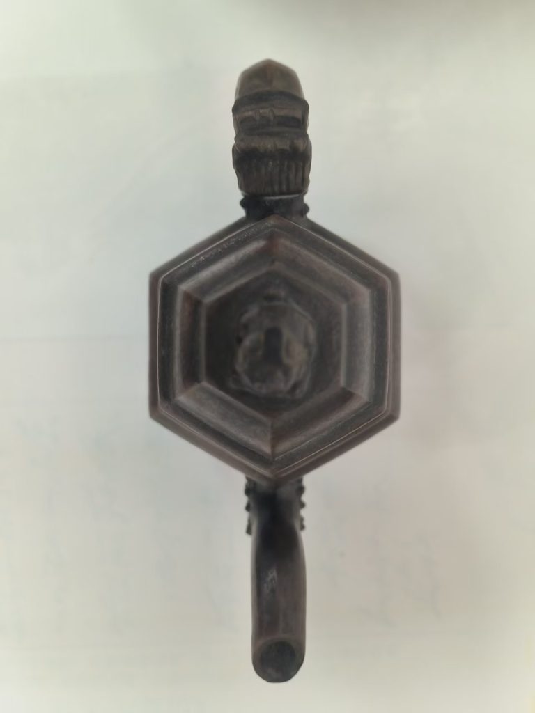 图片[2]-陈鸣远《梅兰竹菊六方紫砂壶》-嘉诚艺术