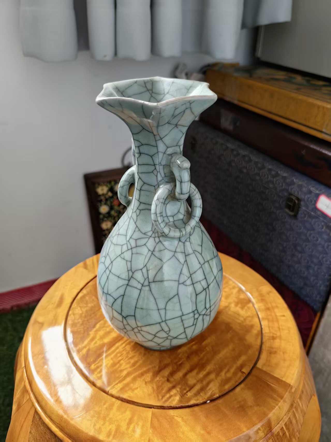 哥窑（官字）《花口衔环瓶》-嘉诚艺术