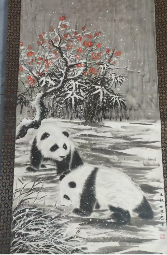 郎世宁《瑞雪熊猫》-嘉诚艺术