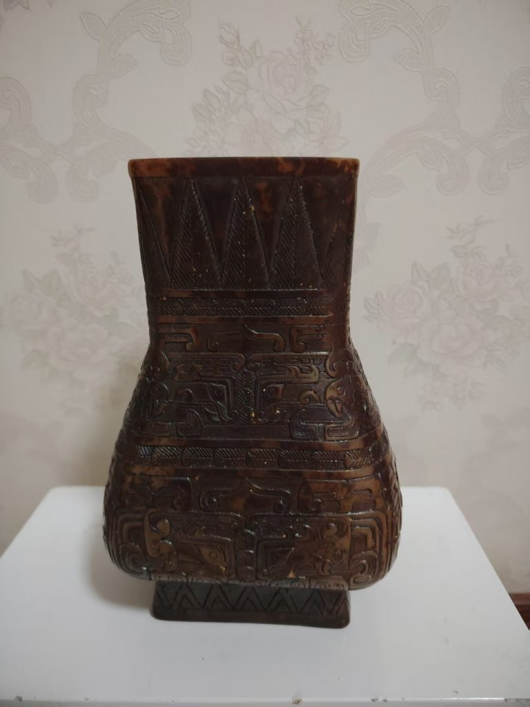 图片[1]-兽面纹方壶-嘉诚艺术