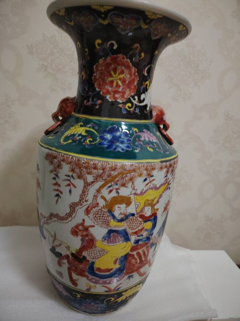 图片[1]-康熙年制《五彩人物象耳盘口瓶》-嘉诚艺术