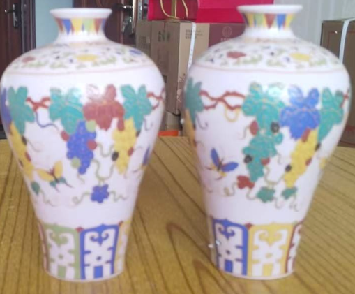 成化年制《釉上彩描金瓶》一对-嘉诚艺术