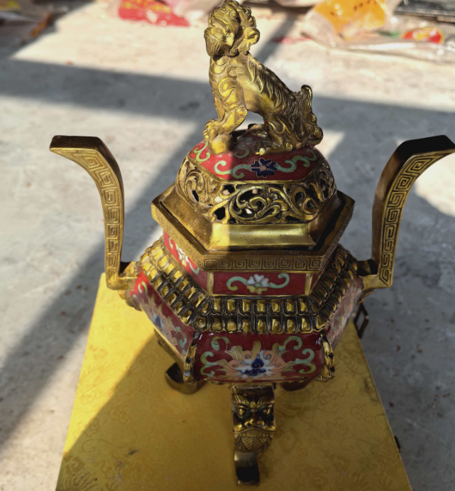 掐丝珐琅狮钮朝冠耳六方香炉-嘉诚艺术