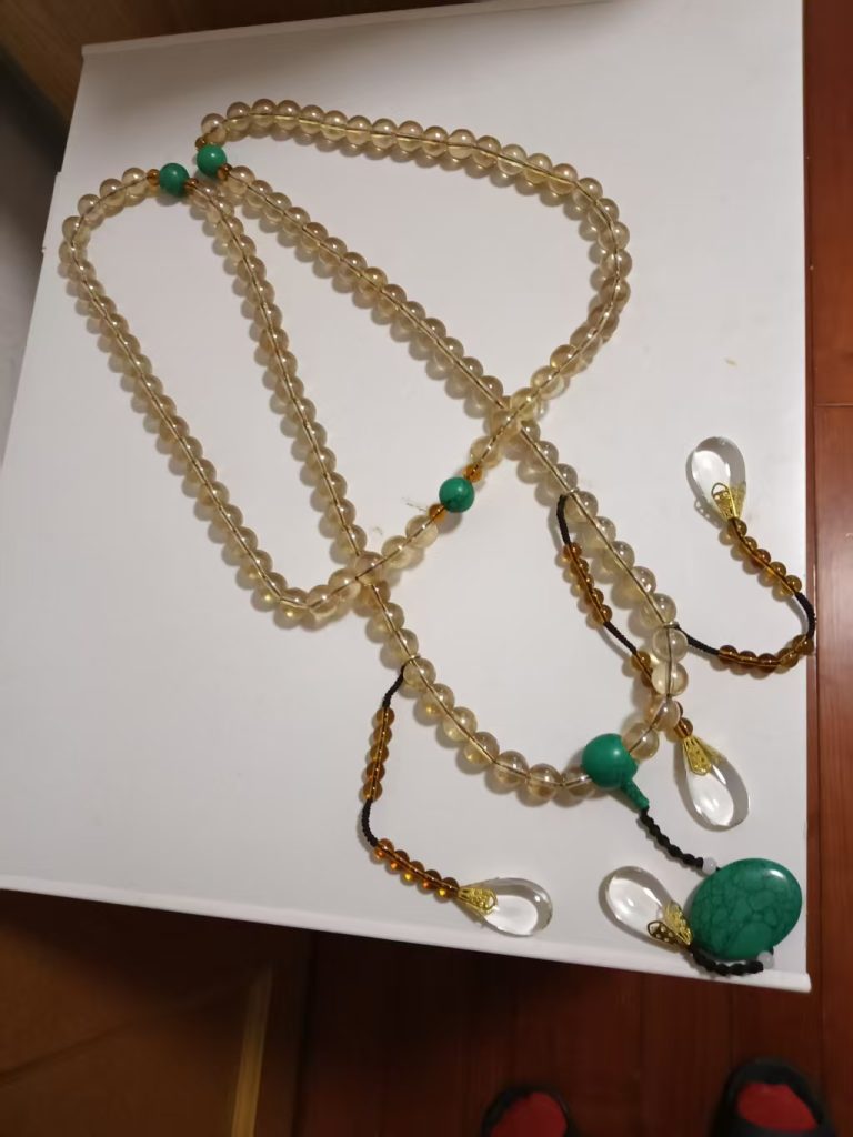 图片[1]-金发晶《朝珠》-嘉诚艺术