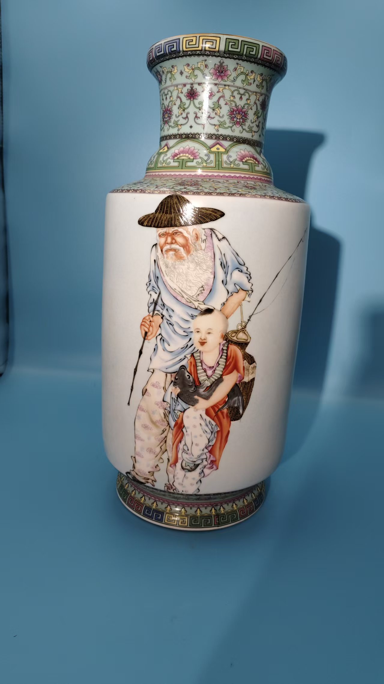 乾隆年制《粉彩人物灯笼瓶》一对-嘉诚艺术