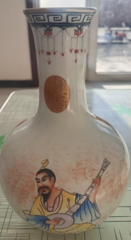 雍正年制《人物瓶》-嘉诚艺术